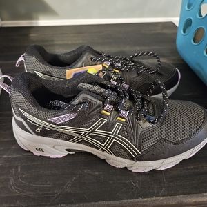 Tennis Shoes